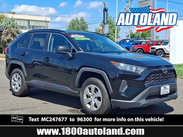 2021 Toyota RAV4 LE AWD photo
