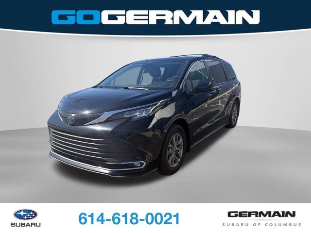 2022 Toyota Sienna XLE FWD photo