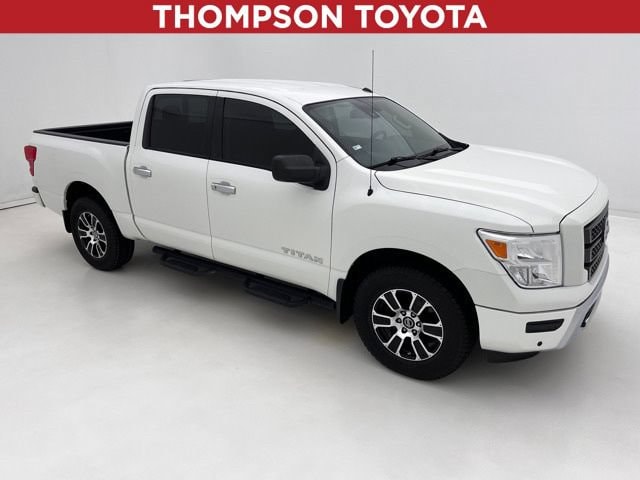 2021 Nissan Titan SV 4WD photo