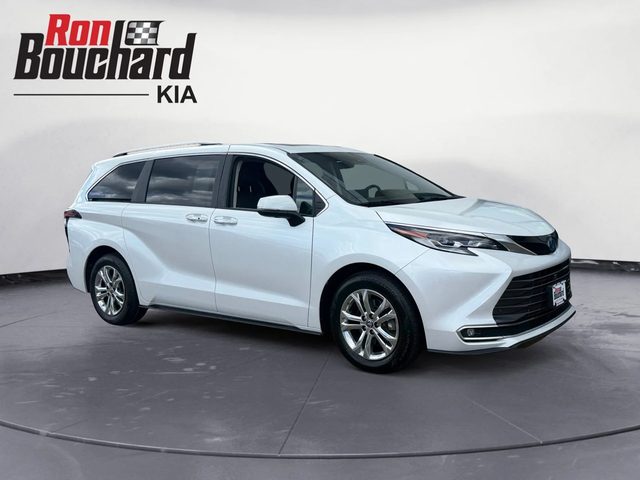 2022 Toyota Sienna Platinum AWD photo