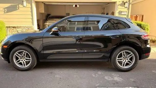 2021 Porsche Macan AWD photo