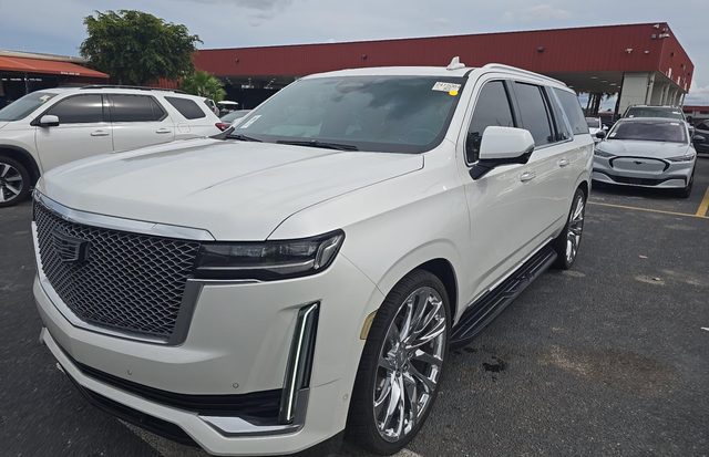 2022 Cadillac Escalade ESV Premium Luxury 4WD photo