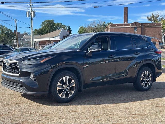 2022 Toyota Highlander XLE AWD photo