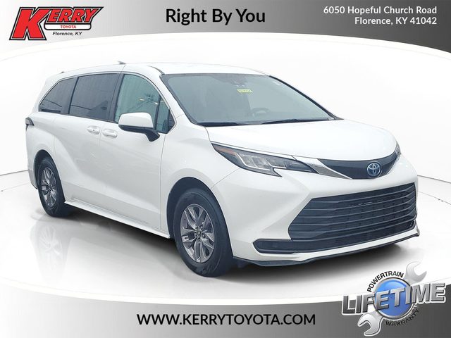 2022 Toyota Sienna LE FWD photo