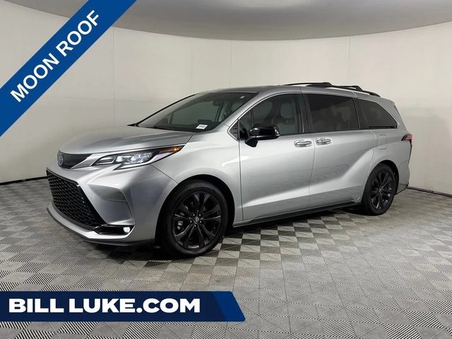 2022 Toyota Sienna XSE FWD photo