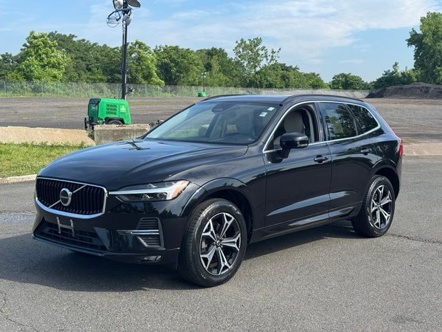 2022 Volvo XC60 Momentum AWD photo