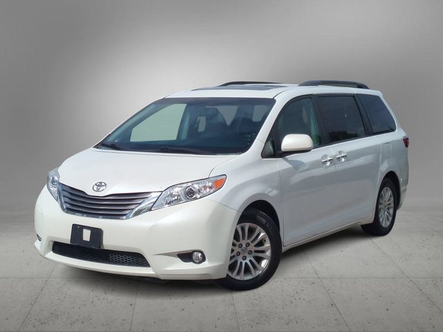 2015 Toyota Sienna XLE FWD photo