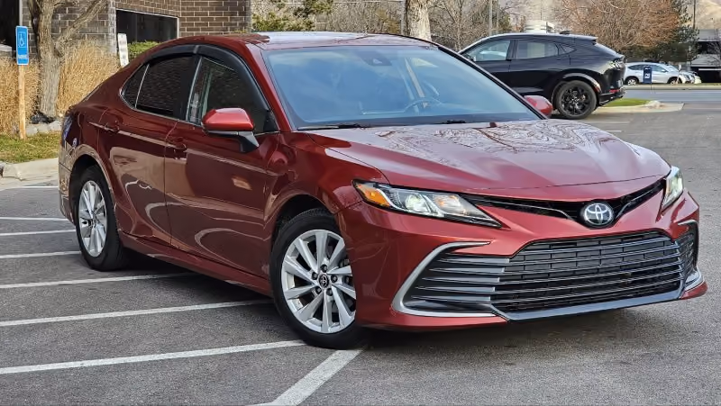 2022 Toyota Camry LE FWD photo