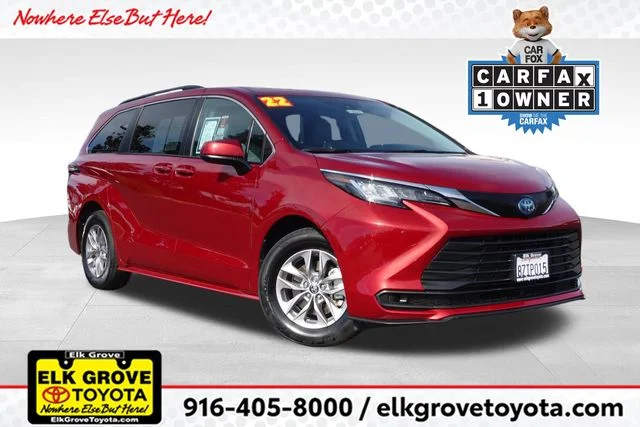 2022 Toyota Sienna LE FWD photo