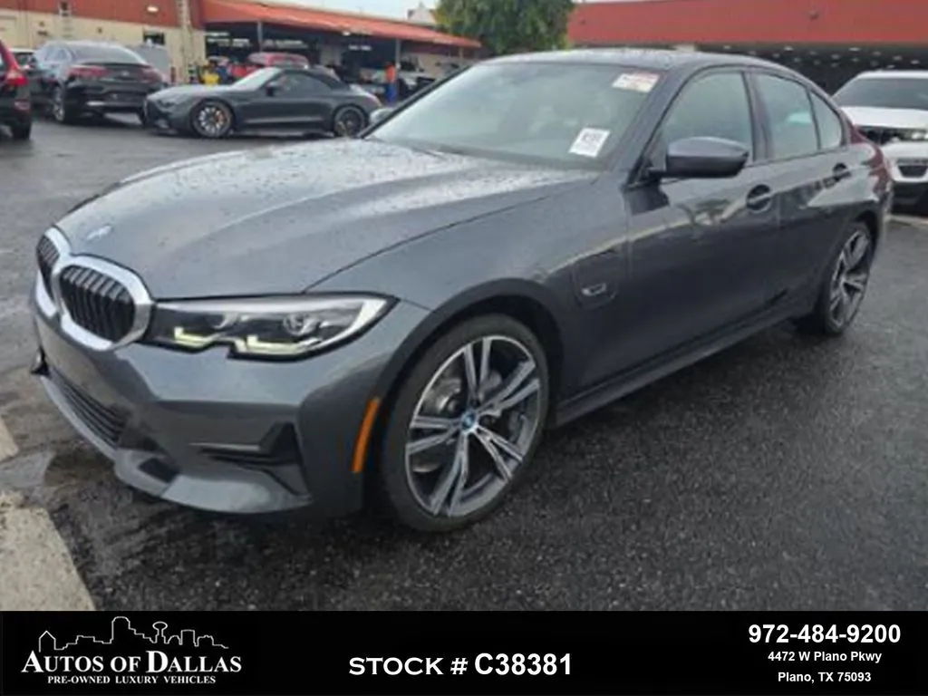 2022 BMW 3 Series 330e RWD photo
