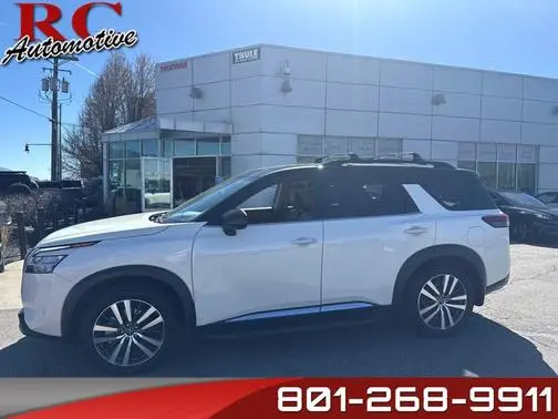 2022 Nissan Pathfinder Platinum 4WD photo