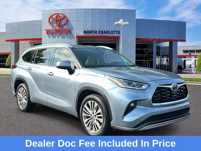 2022 Toyota Highlander Platinum FWD photo