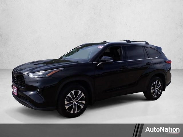2022 Toyota Highlander XLE AWD photo