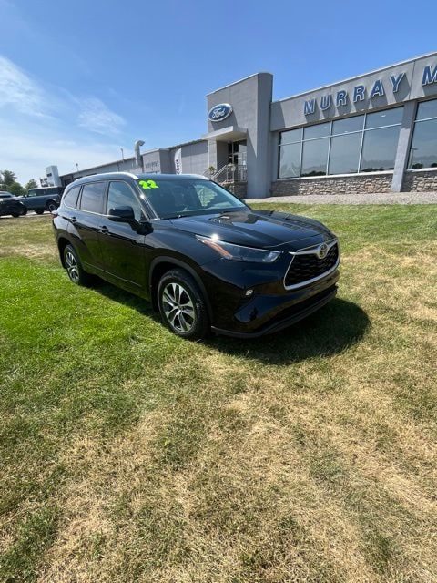 2022 Toyota Highlander XLE AWD photo