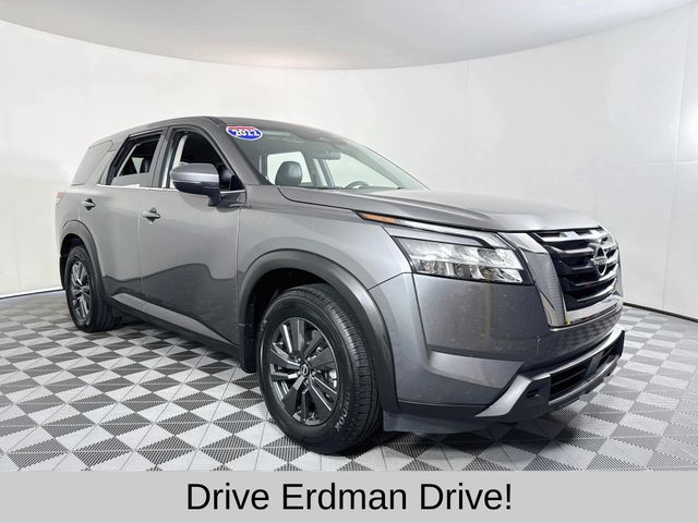 2022 Nissan Pathfinder S FWD photo
