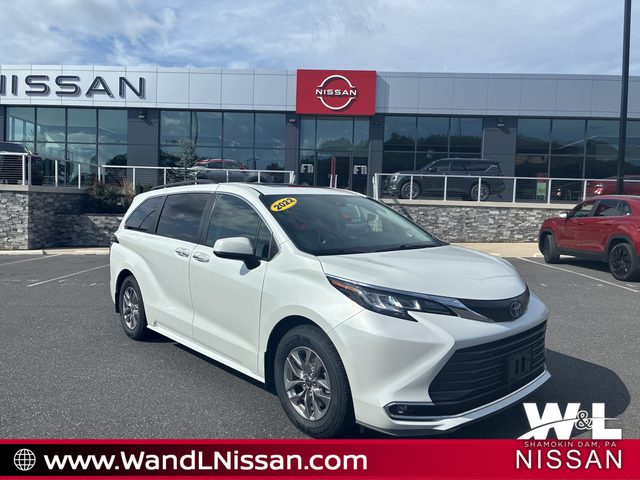 2022 Toyota Sienna XLE AWD photo