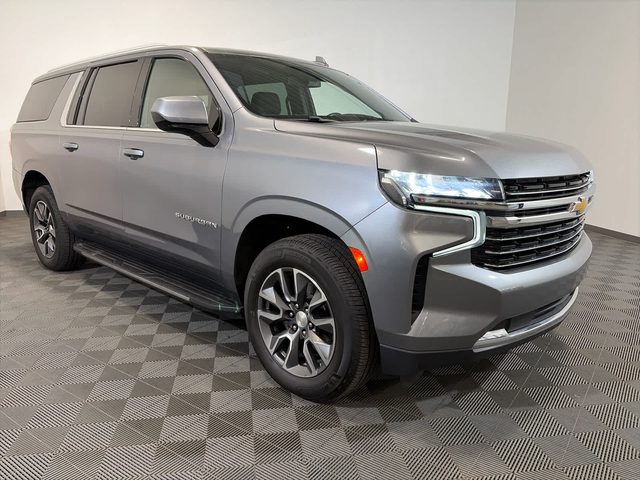 2021 Chevrolet Suburban LT 4WD photo