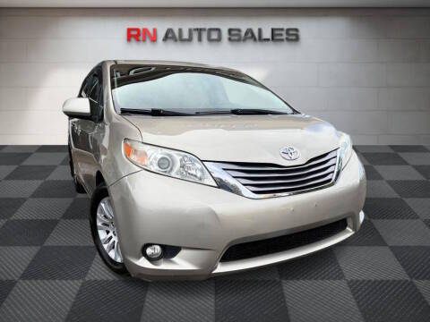 2017 Toyota Sienna XLE FWD photo