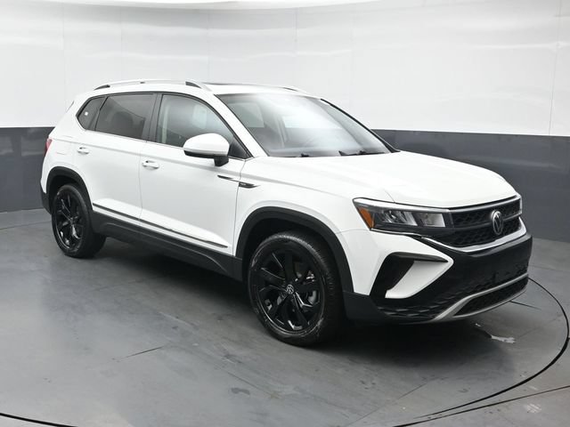 2022 Volkswagen Taos SE AWD photo
