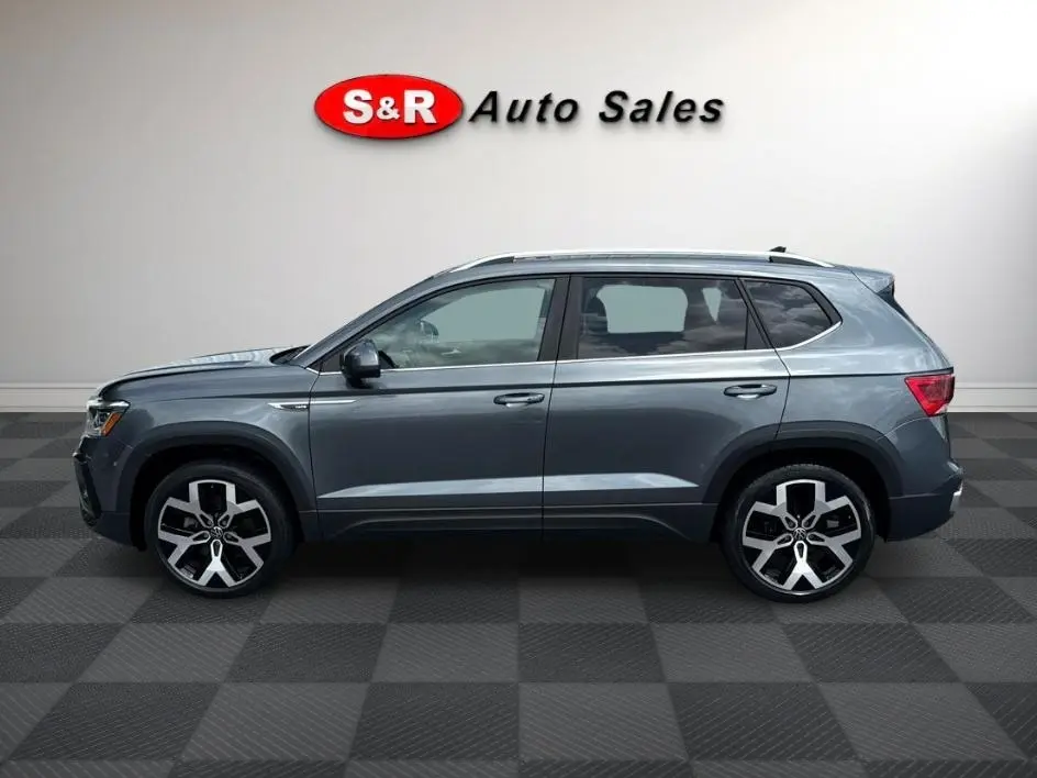 2022 Volkswagen Taos SEL AWD photo