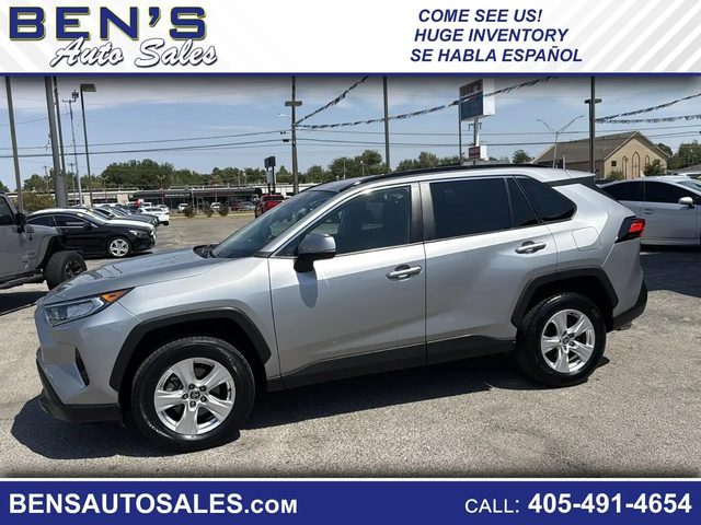 2021 Toyota RAV4 XLE AWD photo