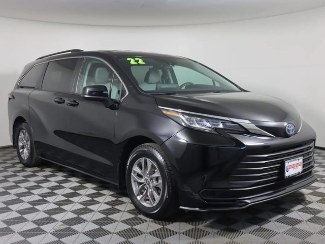 2022 Toyota Sienna LE AWD photo