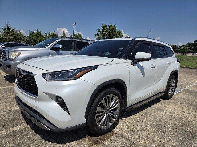 2022 Toyota Highlander Platinum FWD photo
