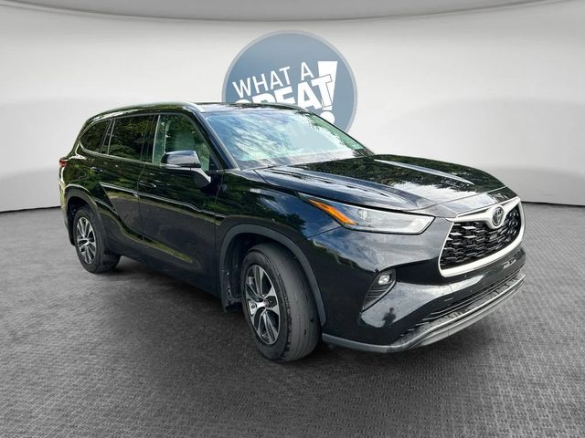 2022 Toyota Highlander XLE AWD photo