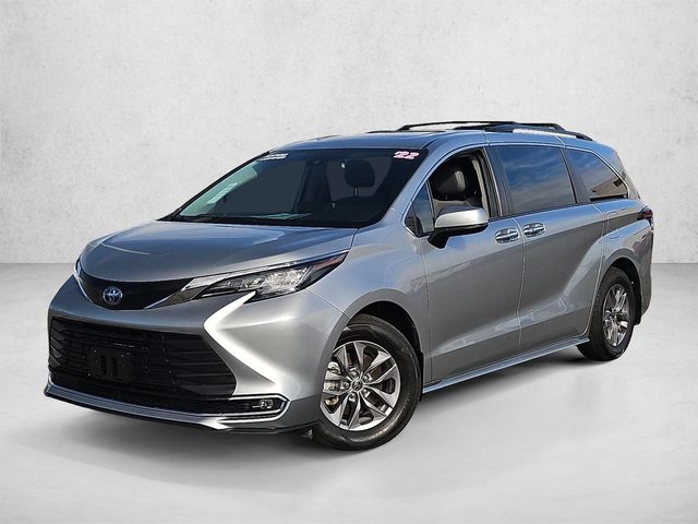 2022 Toyota Sienna XLE FWD photo
