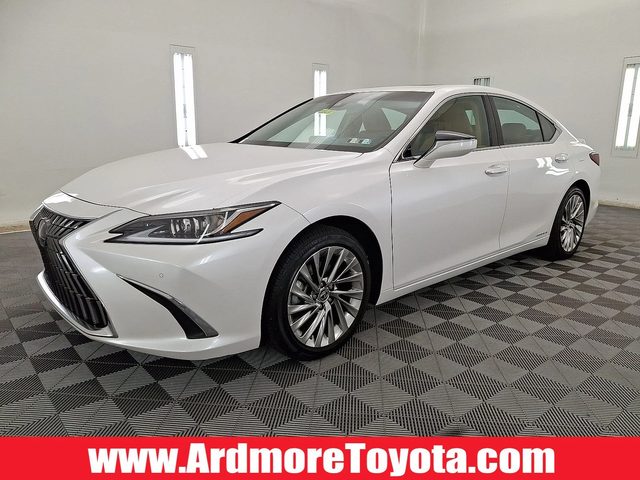 2022 Lexus ES ES 300h Luxury FWD photo