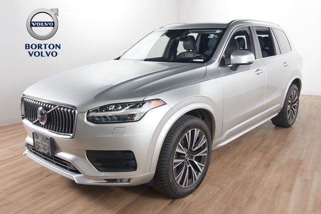 2022 Volvo XC90 Momentum AWD photo