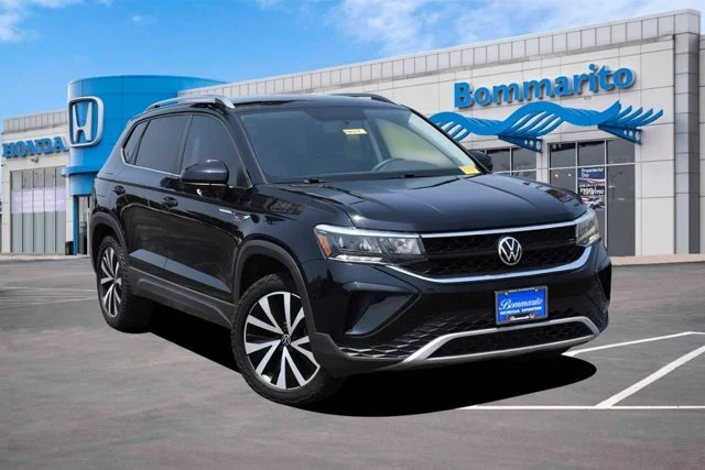 2022 Volkswagen Taos SE AWD photo