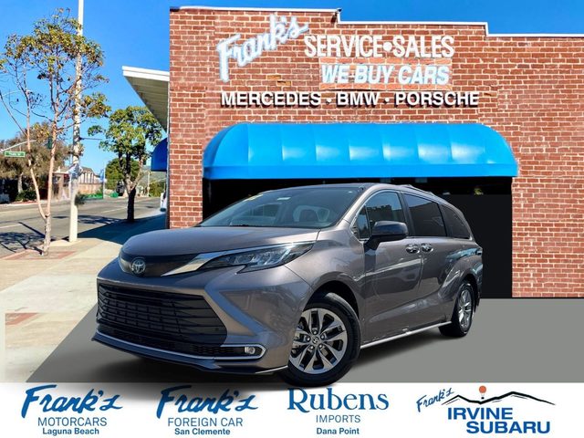 2022 Toyota Sienna XLE FWD photo