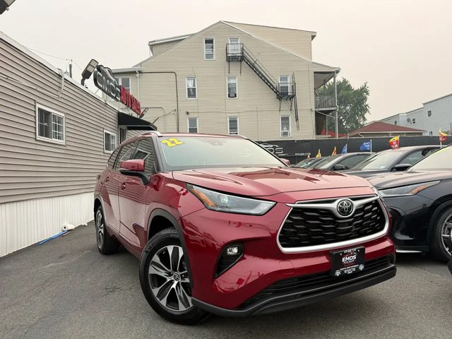 2022 Toyota Highlander XLE AWD photo