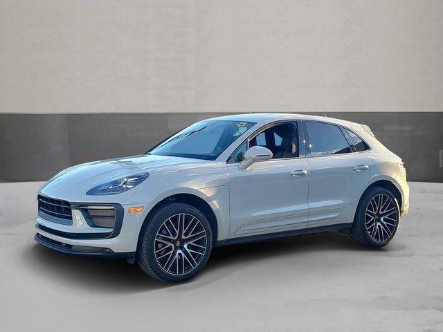 2022 Porsche Macan  AWD photo