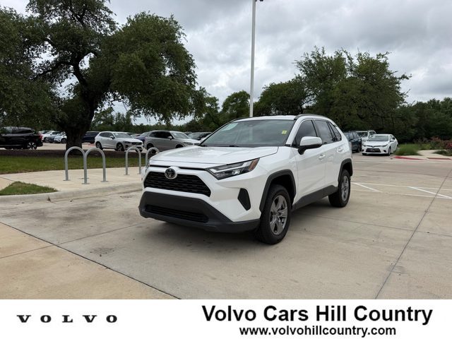 2022 Toyota RAV4 XLE FWD photo