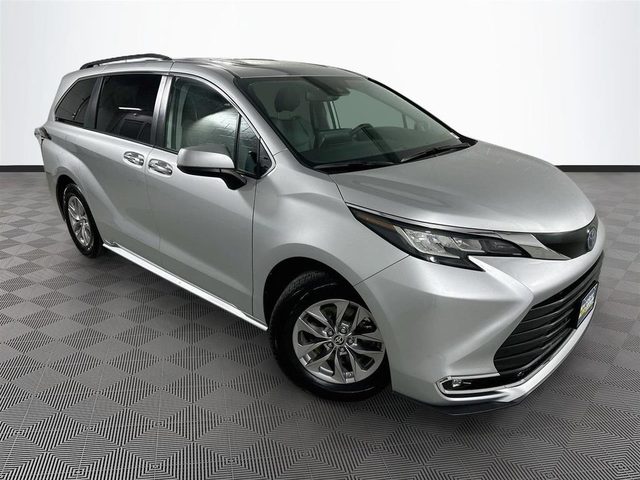 2022 Toyota Sienna XLE AWD photo