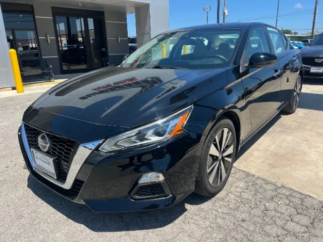 2022 Nissan Altima 2.5 SV FWD photo