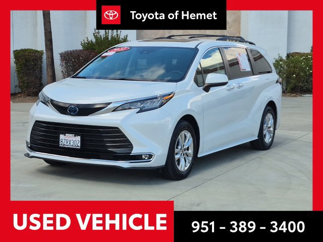 2022 Toyota Sienna XLE FWD photo