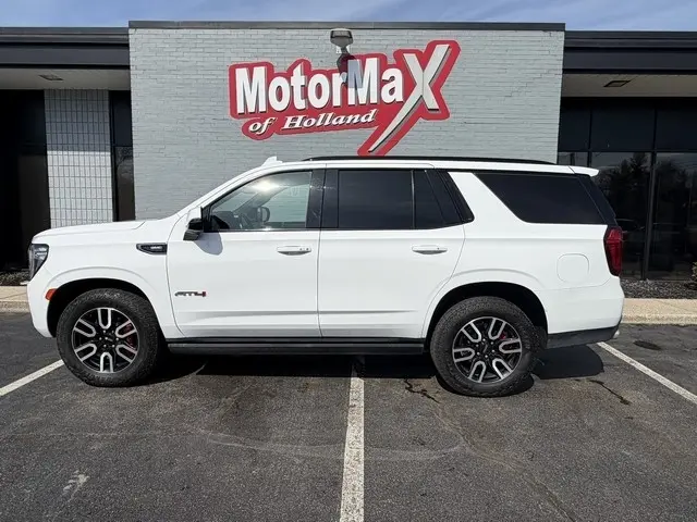 2022 GMC Yukon AT4 4WD photo