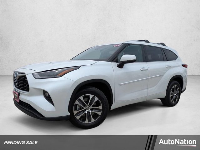 2022 Toyota Highlander Hybrid XLE FWD photo