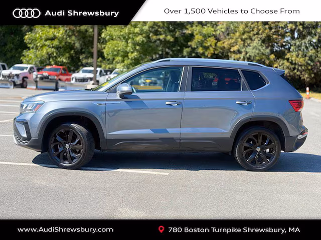 2022 Volkswagen Taos SE AWD photo