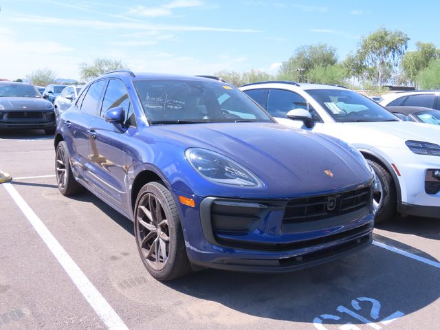 2022 Porsche Macan  AWD photo