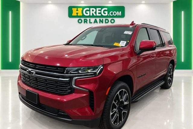 2022 Chevrolet Suburban RST RWD photo