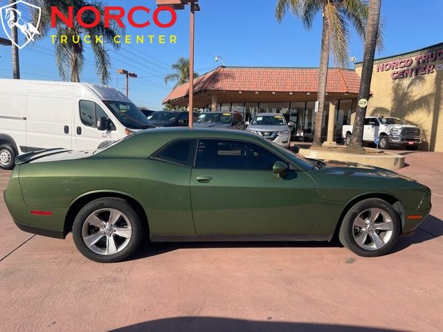 2022 Dodge Challenger SXT RWD photo