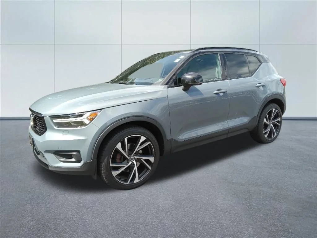 2022 Volvo XC40 R-Design AWD photo