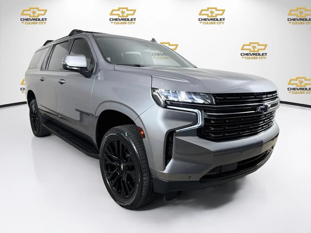 2022 Chevrolet Suburban RST 4WD photo