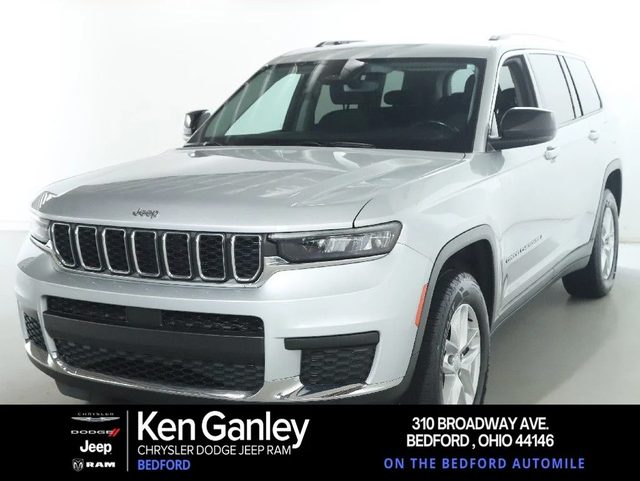 2022 Jeep Grand Cherokee L Laredo 4WD photo