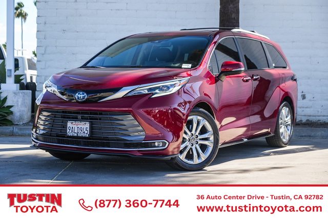 2022 Toyota Sienna Platinum FWD photo