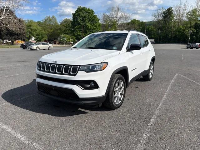 2022 Jeep Compass Latitude Lux 4WD photo